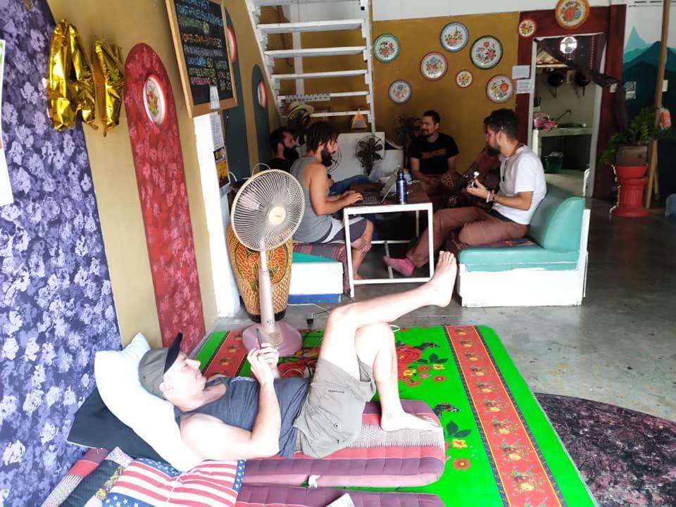 Sunny Hostel パーイ エクステリア 写真